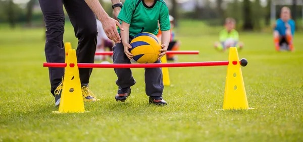 孔帕尼：阿芳很可能下周末复出；我们祝穆勒在美职联决赛获胜